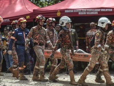 Deslizamento deixa 16 mortos e 17 desaparecidos na Malásia