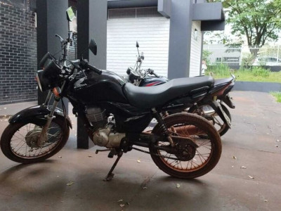 Homem é preso após trânsitando com moto furtada em Dourados
