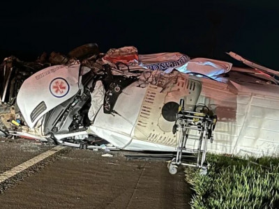 Médico morre e quatro ficam feridos em acidente com ambulância