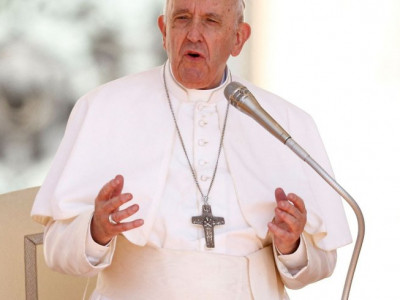 Papa pede oração por Bento XVI, que está "gravemente doente" 