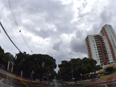 Tempo chuvoso deve permanecer para início da semana em MS