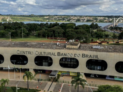 Transição foi a mais participativa e econômica, diz Lula
