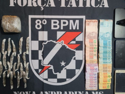Após denúncia, polícia prende jovem por tráfico de drogas 