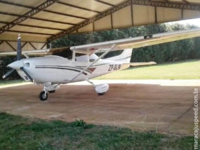 Bando invade fazenda, bloqueia sinal de celular e rouba avião