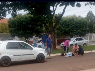 Carro e moto colidem e deixa mulher de 23 anos ferida