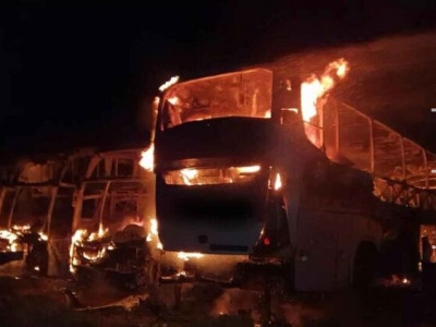 Dupla invade empresa e incendeia seis veículos em Três Lagoas