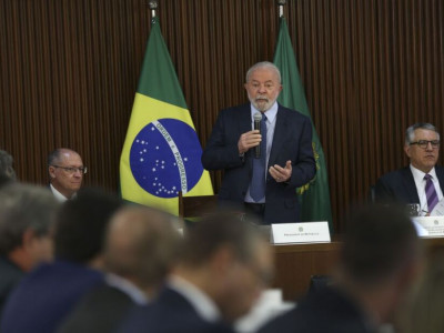 Lula acerta criação de plano comum de obras com governadores