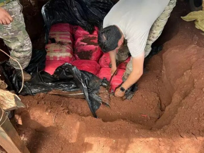 Polícia apreende uma tonelada de maconha enterrada em fazenda 