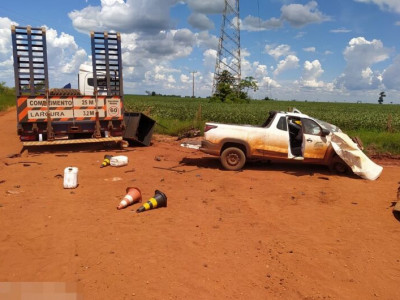 Sem CNH, homem colide veículo em estrada vicinal