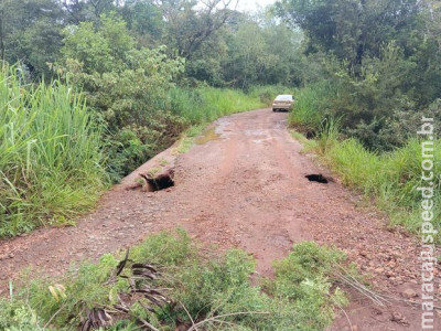 Chuva danifica ponte no distrito de Itamarati, no sul do estado