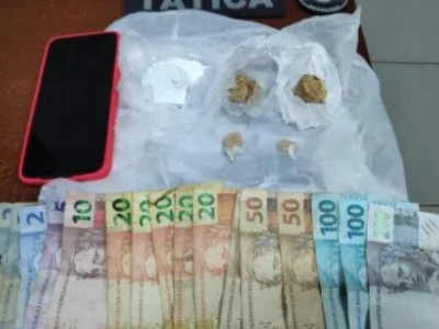 Homem tenta fugir de abordagem policial e é preso com drogas