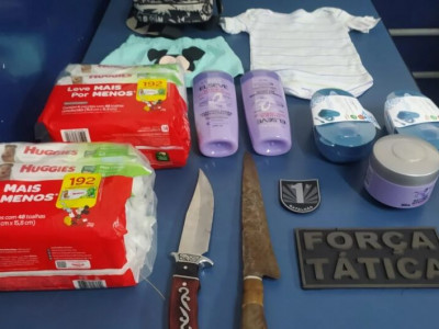 Homens são presos após roubo a estabelecimento comercial