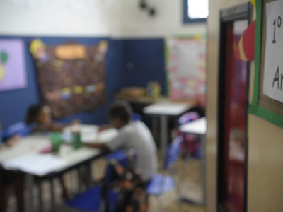 Projeto proíbe uso de linguagem neutra na educação básica