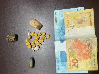 Após denúncia, dupla é presa por tráfico de drogas na zona rural
