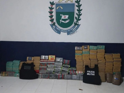 Dupla é presa a caminho da capital com maconha e cocaína 