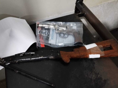 Dupla vai até bar matar desafeto, mas arma falha na "hora H"