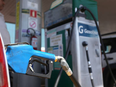 Gasolina sobe R$ 0,17 em semana de volta dos impostos federais