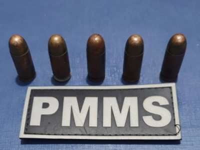 Homem é preso ao ser flagrado exibindo munições em bar