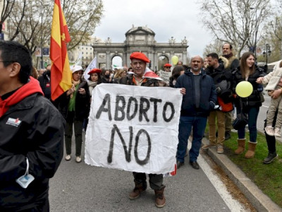 Mais de 20 mil pessoas protestam em Madri contra o aborto