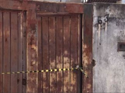 Mulher é encontrada morta em sofá no Aero Rancho