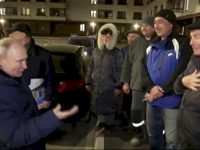 Putin faz visita surpresa à cidade ucraniana de Mariupol, tomada pelas forças russas no ano passado