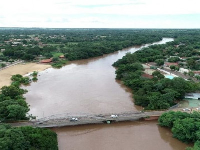 Rio Aquidauana sobe mais de 7m e governo emite alerta