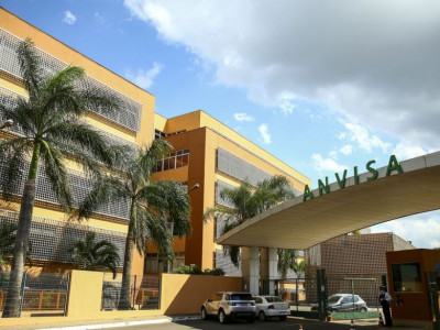 Anvisa flexibiliza uso de máscaras em hospitais