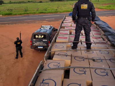 Contrabando de cigarros avaliado em R$ 2 milhões é apreendido
