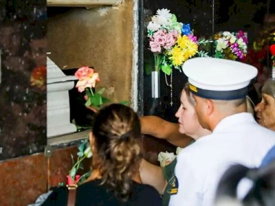 Crianças mortas em massacre são enterradas em Blumenau