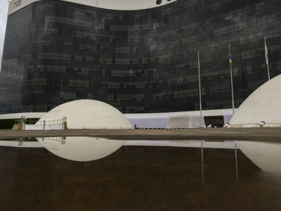 Defesa de Bolsonaro pede suspeição de Moraes; TSE nega