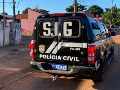 Homem e menores são flagrados traficando drogas em kitnet 