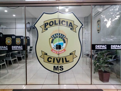 Ladrões levam carro e moto após derrubarem portão de garagem 
