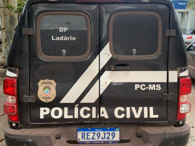 Mulher descobre traição, sequestra e espanca amante do marido 