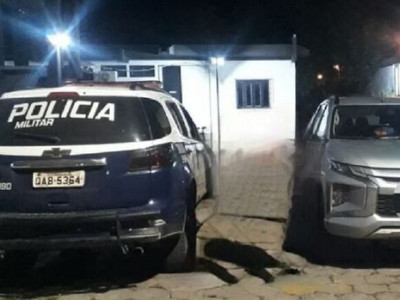 Trio é flagrado tentando 