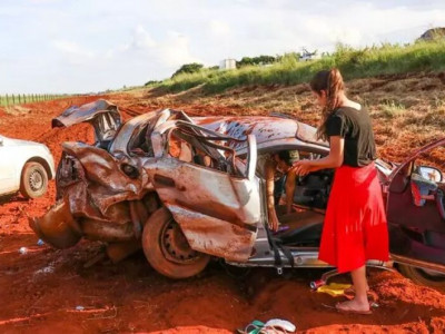 Acidente deixa criança, adolescente e 2 adultos em estado grave