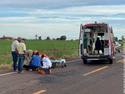 Mulher fratura o braço após queda de moto na MS-473