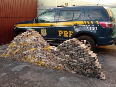 PRF apreende 448 Kg de cocaína em Miranda