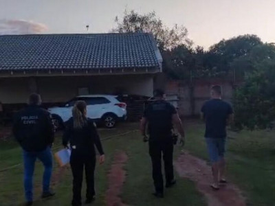 Acusado de violência doméstica é preso com arma e munições