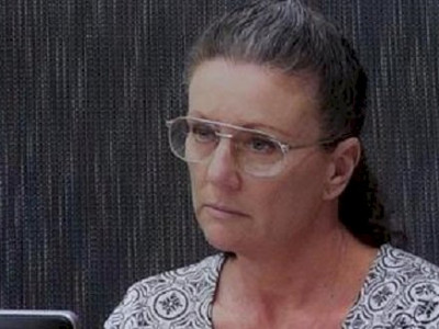 Australiana condenada por matar os quatro filhos é perdoada após passar 20 anos na prisão
