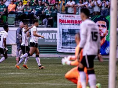 Botafogo vence, se isola ainda mais na liderança do Brasileirão