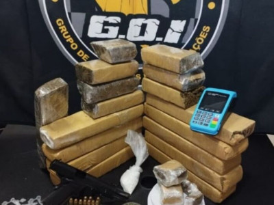 Casal é preso com maconha, cocaína, dinheiro e arma furtada