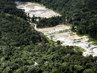 Força-tarefa destrói dez garimpos ilegais na Amazônia