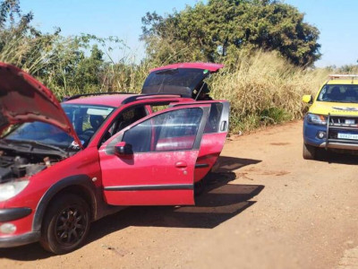 Homem é preso com haxixe escondido em fundo falso de veículo