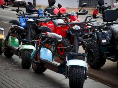 Motos de até 50 km/h precisarão de emplacamento e habilitação