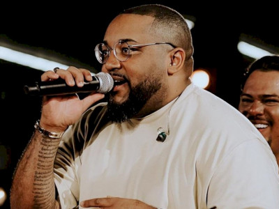 Cantor Tiee é condenado a prisão por ameaçar ex-namorada