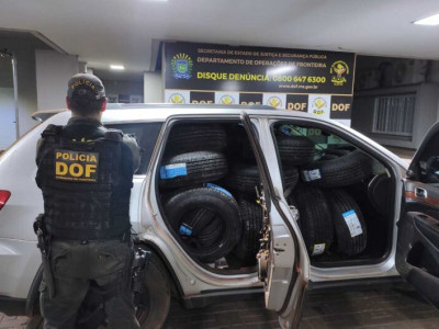 Carro com mais de cem pneus ilegais é apreendido em Dourados