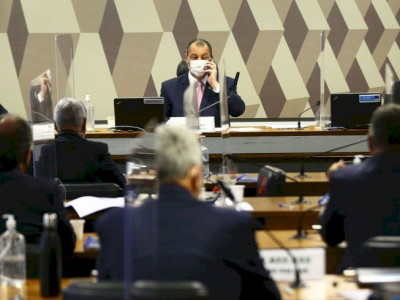 Gilmar Mendes anula arquivamento de ação contra Bolsonaro