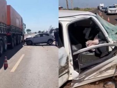 Idosa dorme e bate carro em caminhão parado na BR-060 