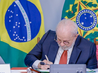 Lula volta ao Planalto e sanciona projeto Escola em Tempo Integral 