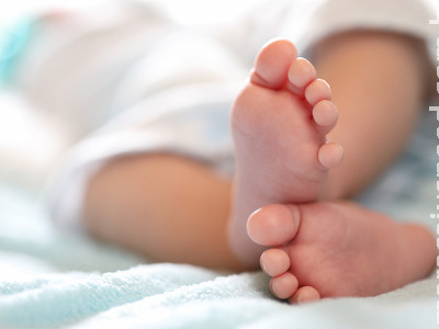 Casal vende próprio filho para comprar iPhone 14